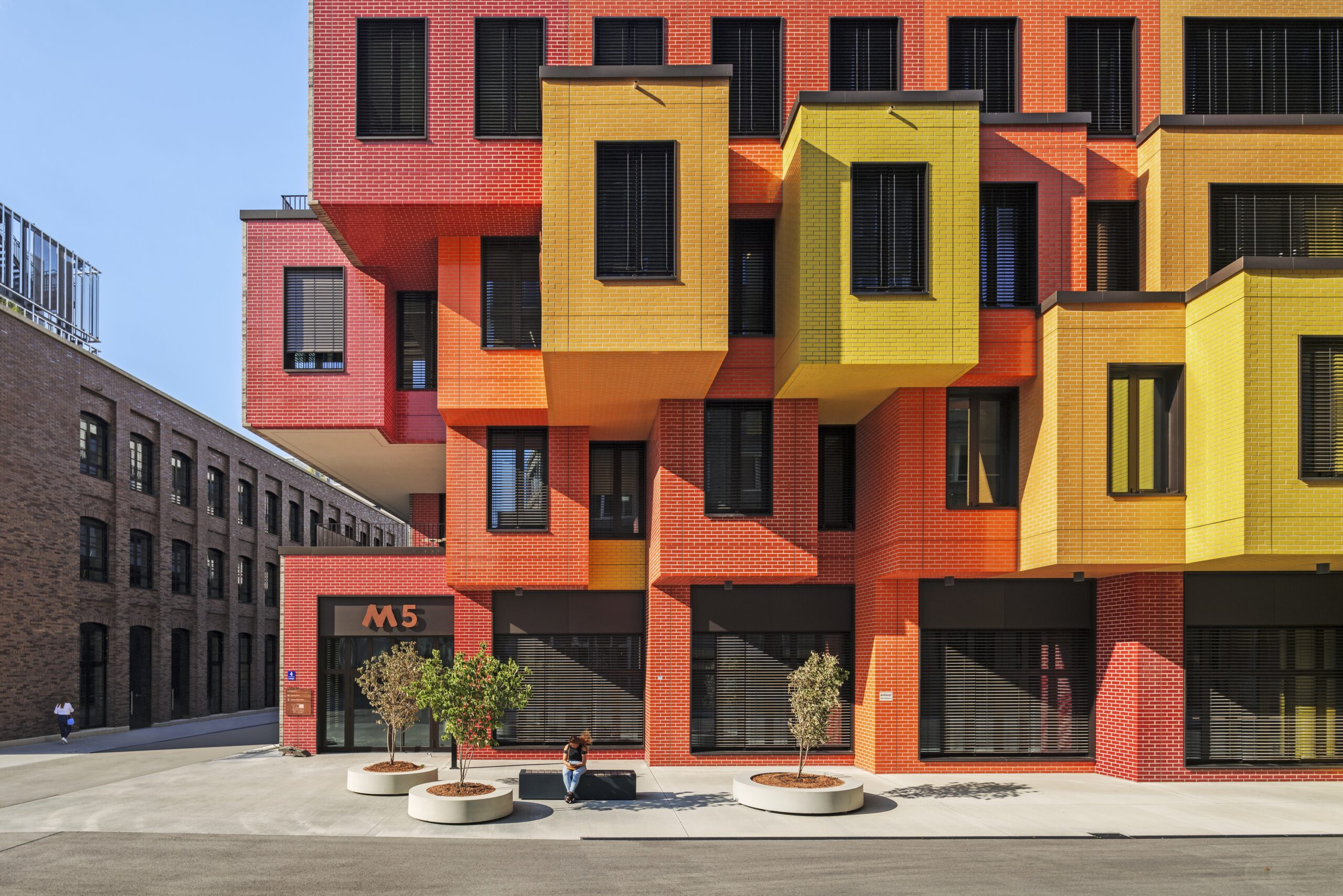 Exterior view of Die Macherie Munchen with a colorful facade.