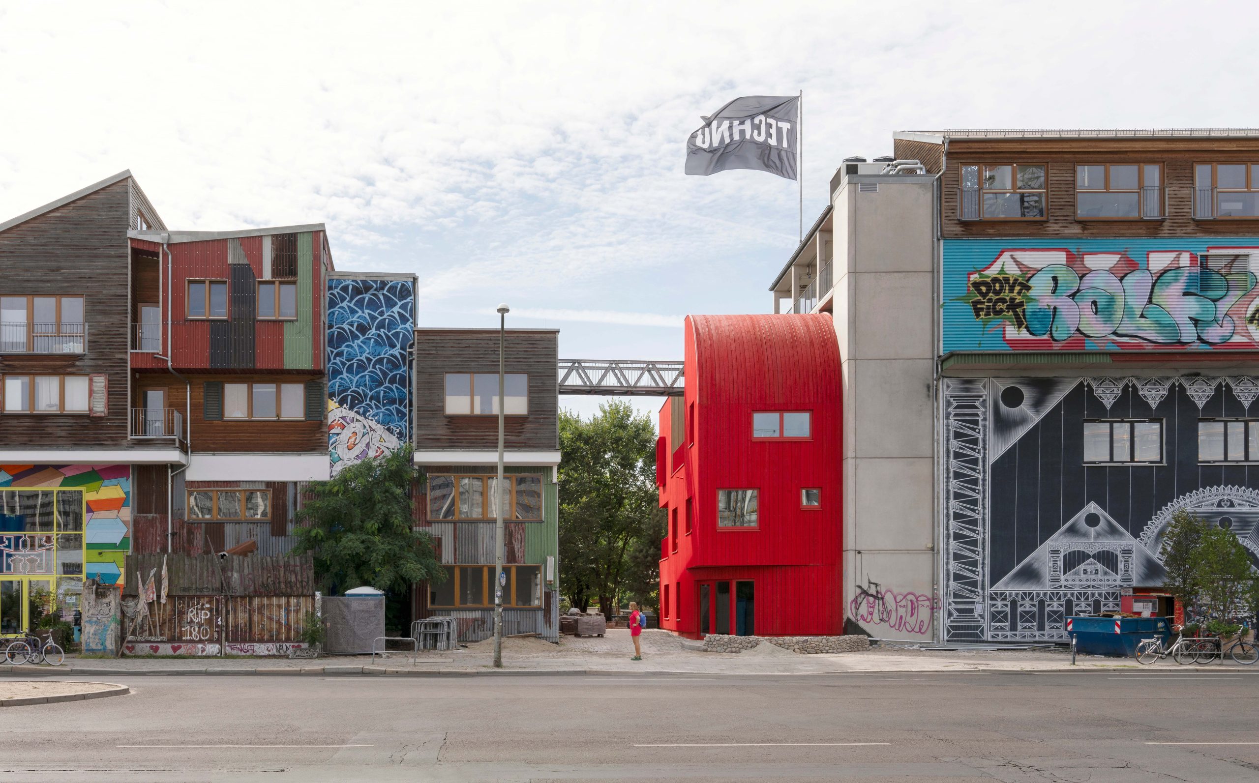 Red entrance Haus+
