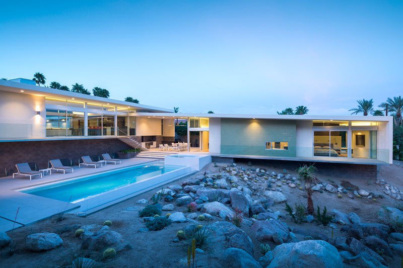 A striking yet grounded modern house that feels directly tied to its desert setting, and the style of Palm Springs mid-century modern architecture.