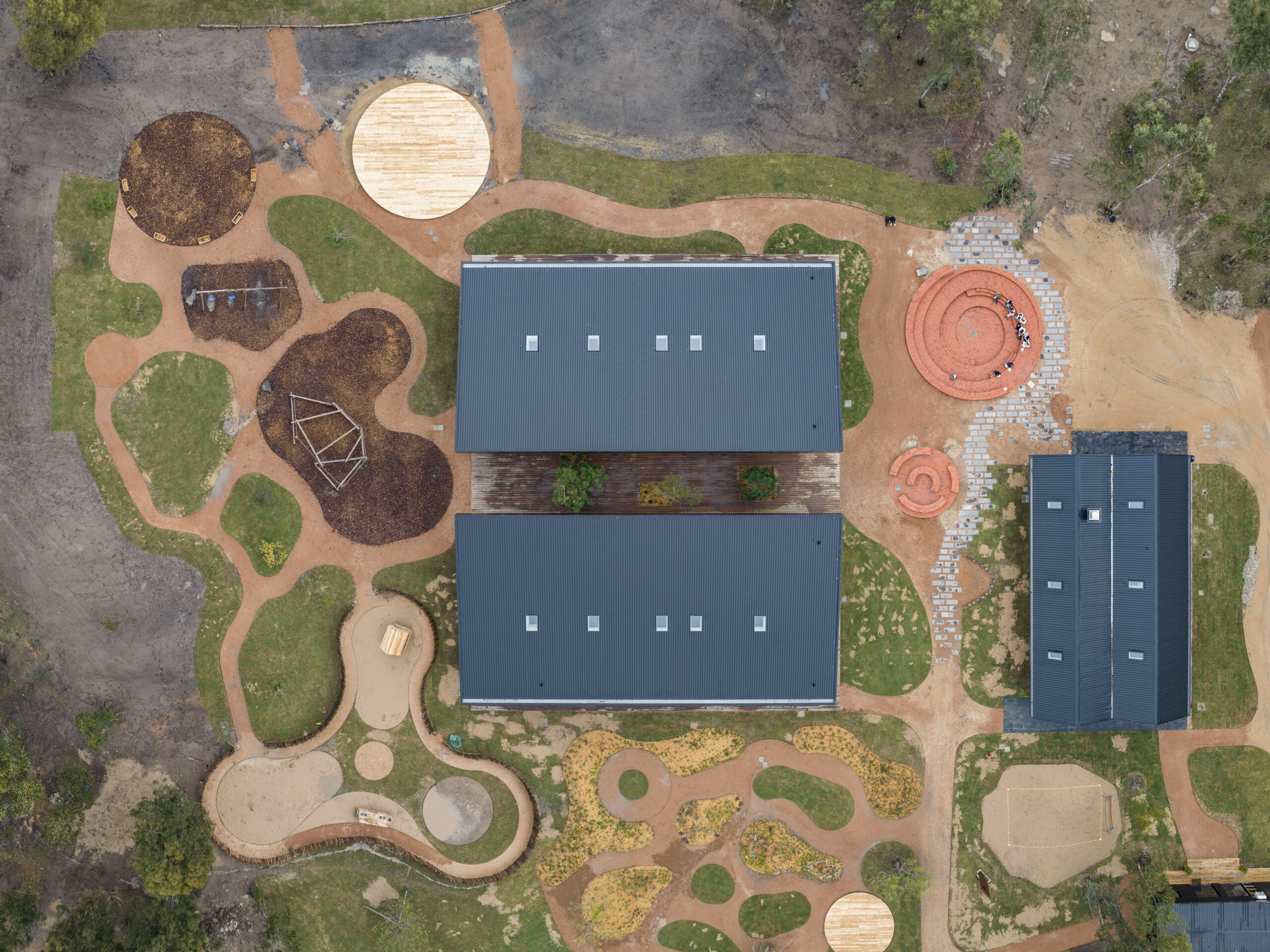 The-Garzon-School_01-architizer